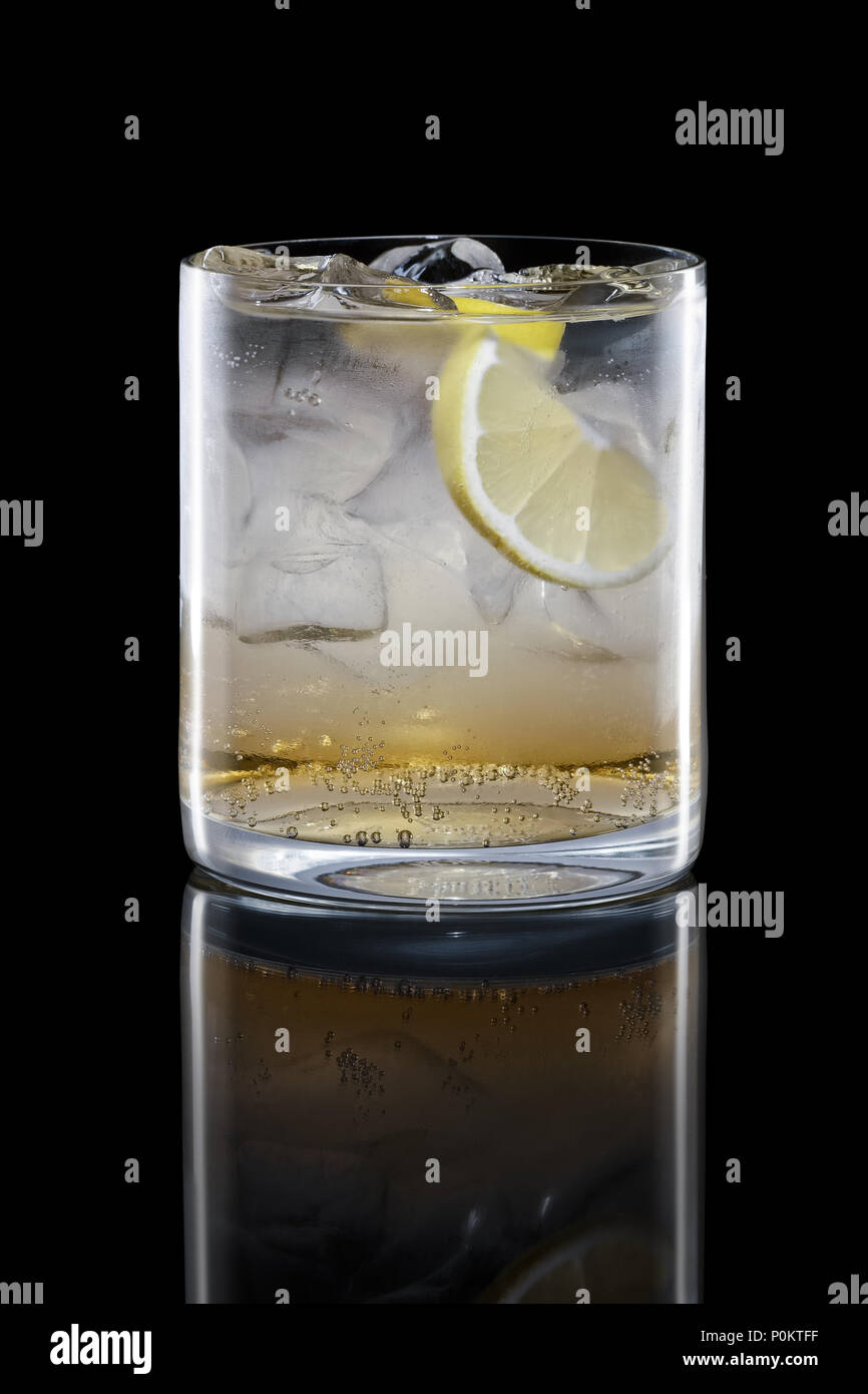Bourbon on the rocks hi-res stock photography and images - Alamy