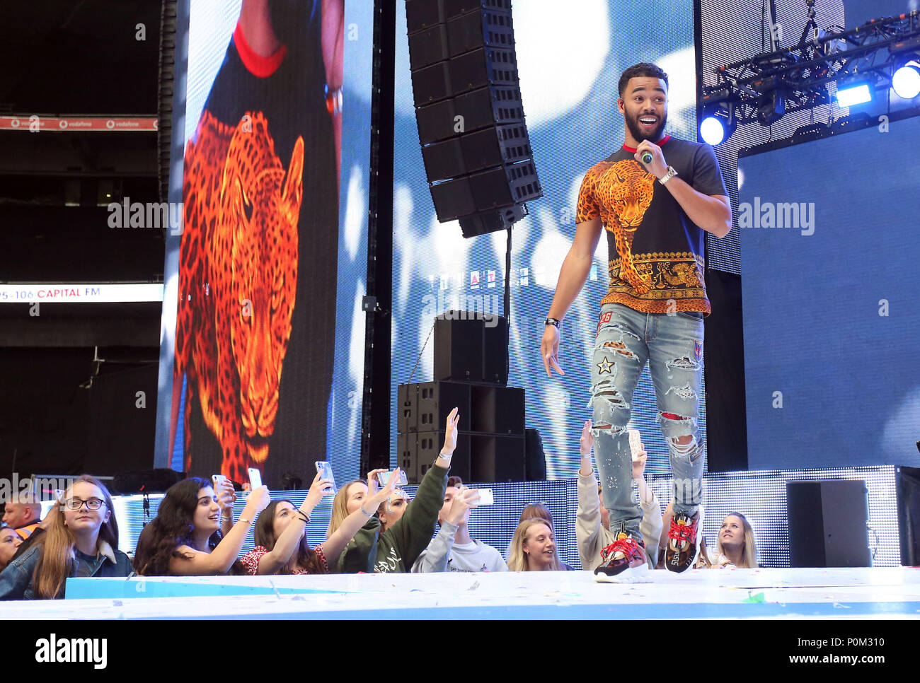 Yungen on stage hi-res stock photography and images - Alamy