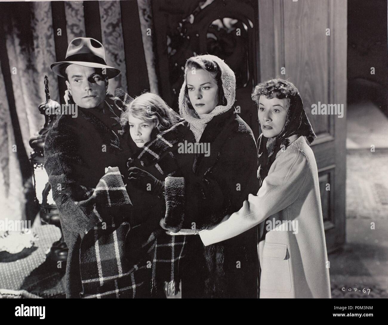 Original Film Title: THE CURSE OF THE CAT PEOPLE.  English Title: THE CURSE OF THE CAT PEOPLE.  Film Director: ROBERT WISE.  Year: 1944.  Stars: JANE RANDOLPH; SIMONE SIMON; KENT SMITH; ANN CARTER. Credit: RKO / Album Stock Photo