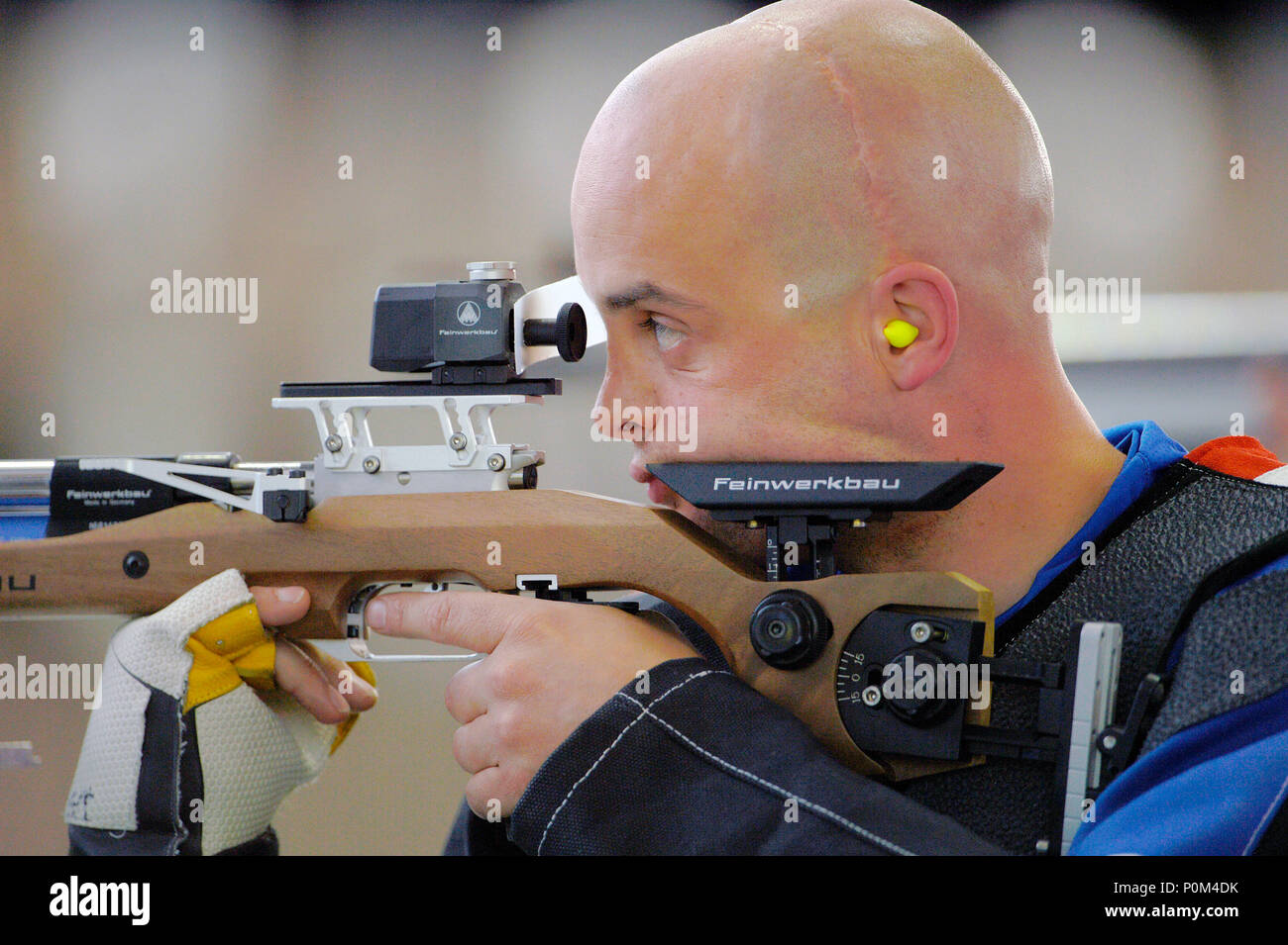 How to Shoot a Stationary Target with a Shotgun pictures How to Shoot a Stationary Target with a Shotgun pictures