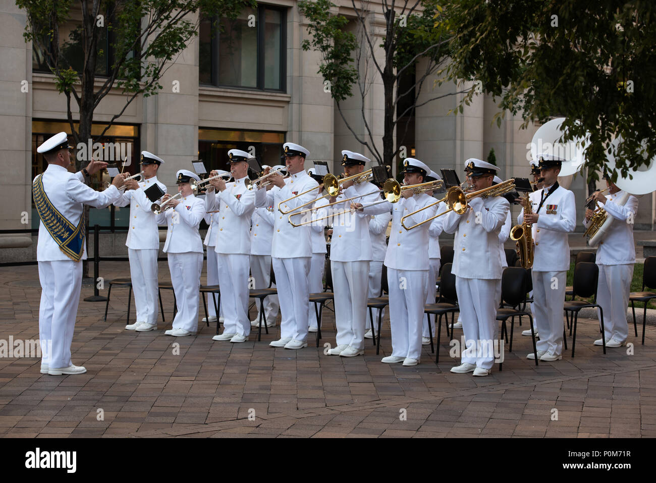 180605NHG2581085 WASHINGTON (June 5, 2018) Members of the U.S. Navy