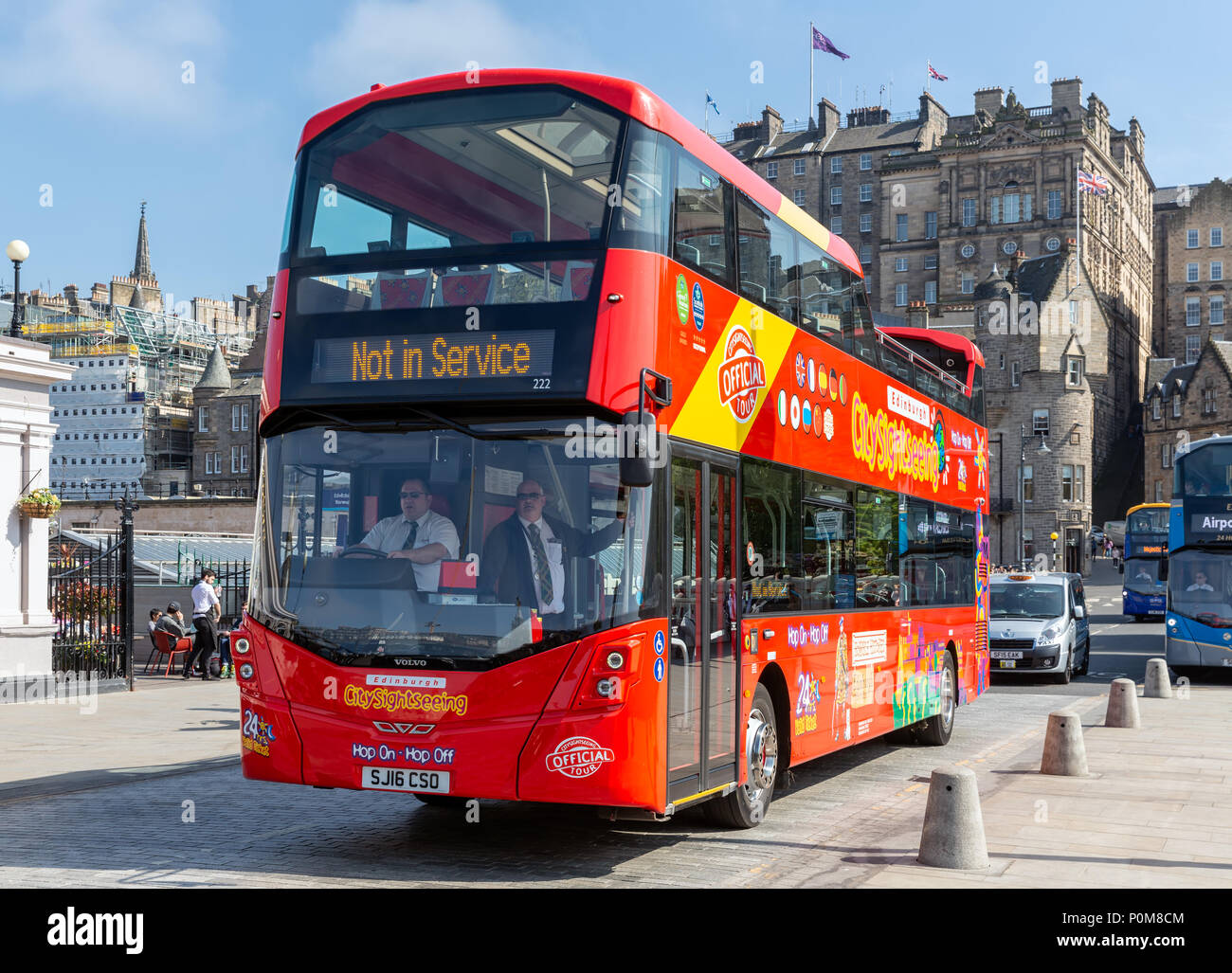 Sightseeing bus near Royal Mile and Waverley station in Edinburgh Stock Photo