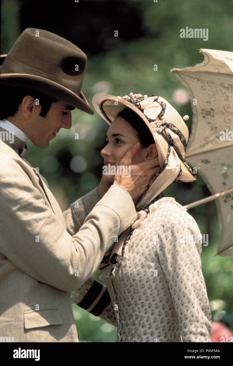 Original Film Title: THE AGE OF INNOCENCE.  English Title: THE AGE OF INNOCENCE.  Film Director: MARTIN SCORSESE.  Year: 1993.  Stars: DANIEL DAY-LEWIS; WINONA RYDER. Credit: COLUMBIA PICTURES / CARUSO, PHILLIP / Album Stock Photo