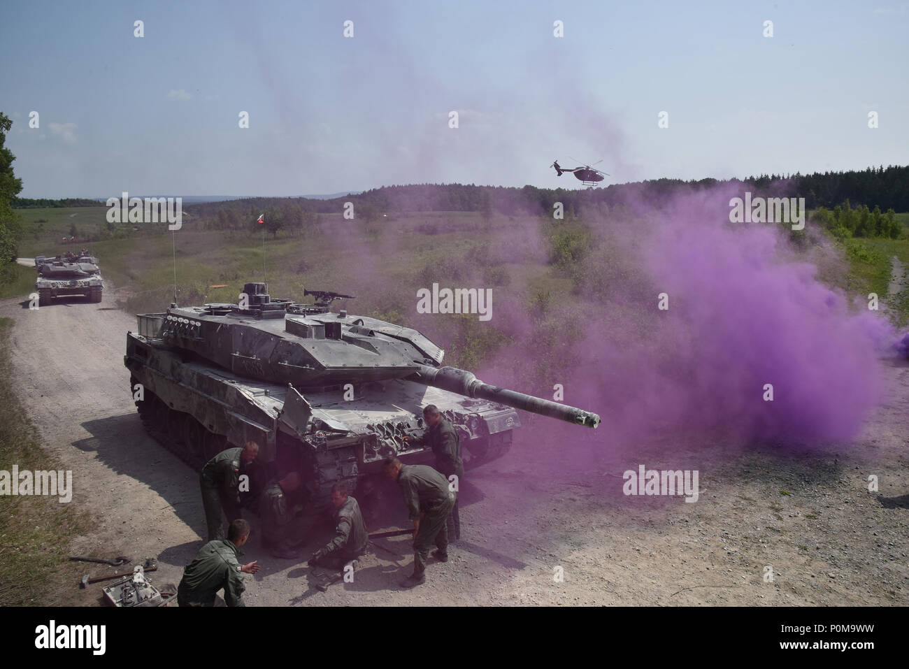 Tankers In Poland S Th Armoured Cavalry Brigade Repair The Track On A Leopard A After A