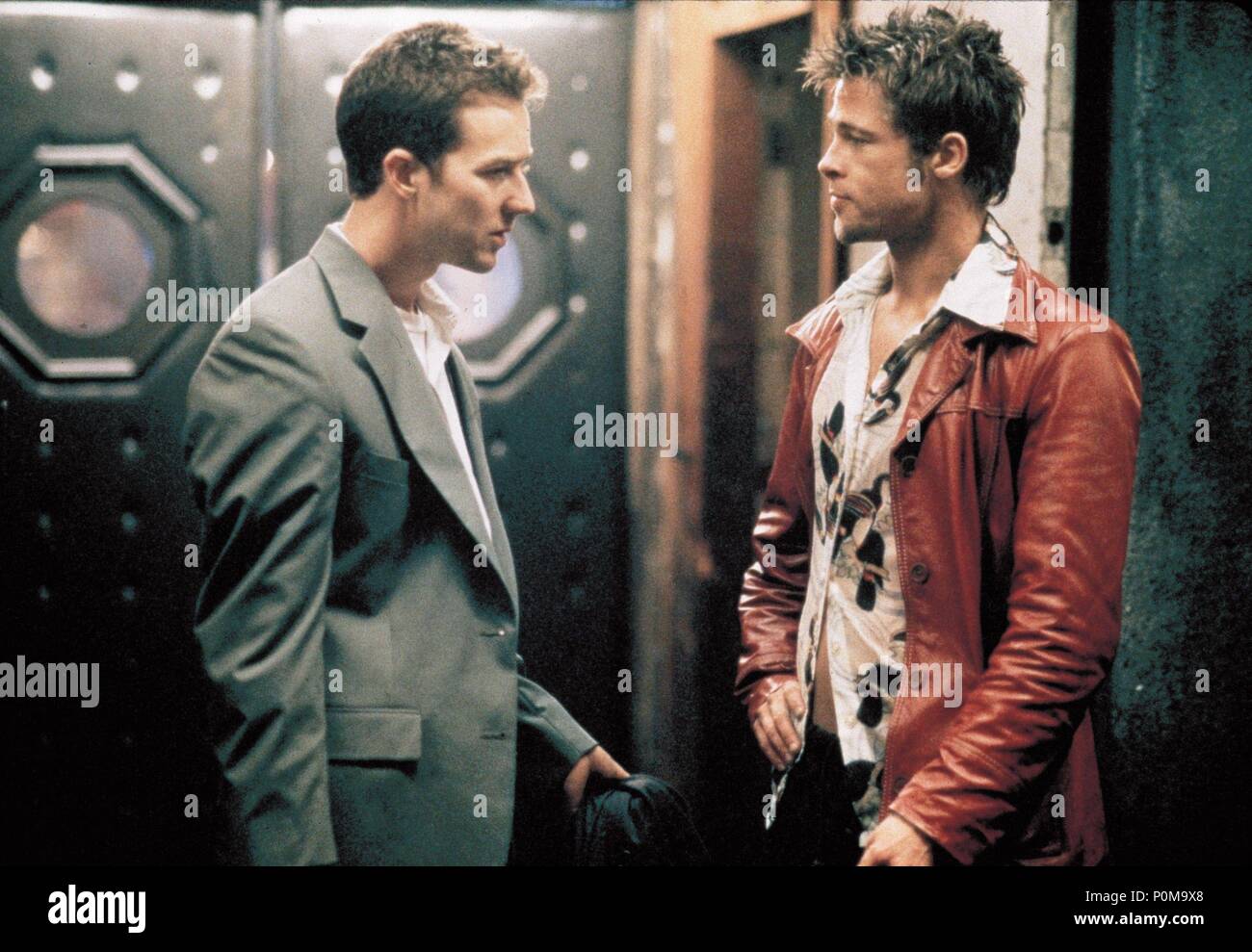 Original Film Title: FIGHT CLUB. English Title: FIGHT CLUB. Film Director:  DAVID FINCHER. Year: 1999. Stars: EDWARD NORTON; BRAD PITT. Credit: 20TH  CENTURY FOX / MORTON, MERRICK / Album Stock Photo - Alamy