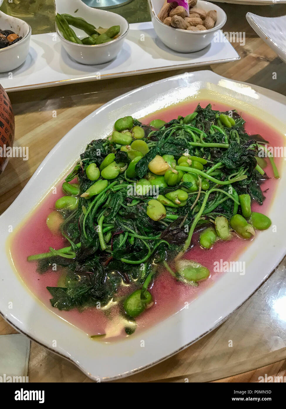Yangzhou, Jiangsu, China.  Soybeans (Edamame) and Spinach. Stock Photo
