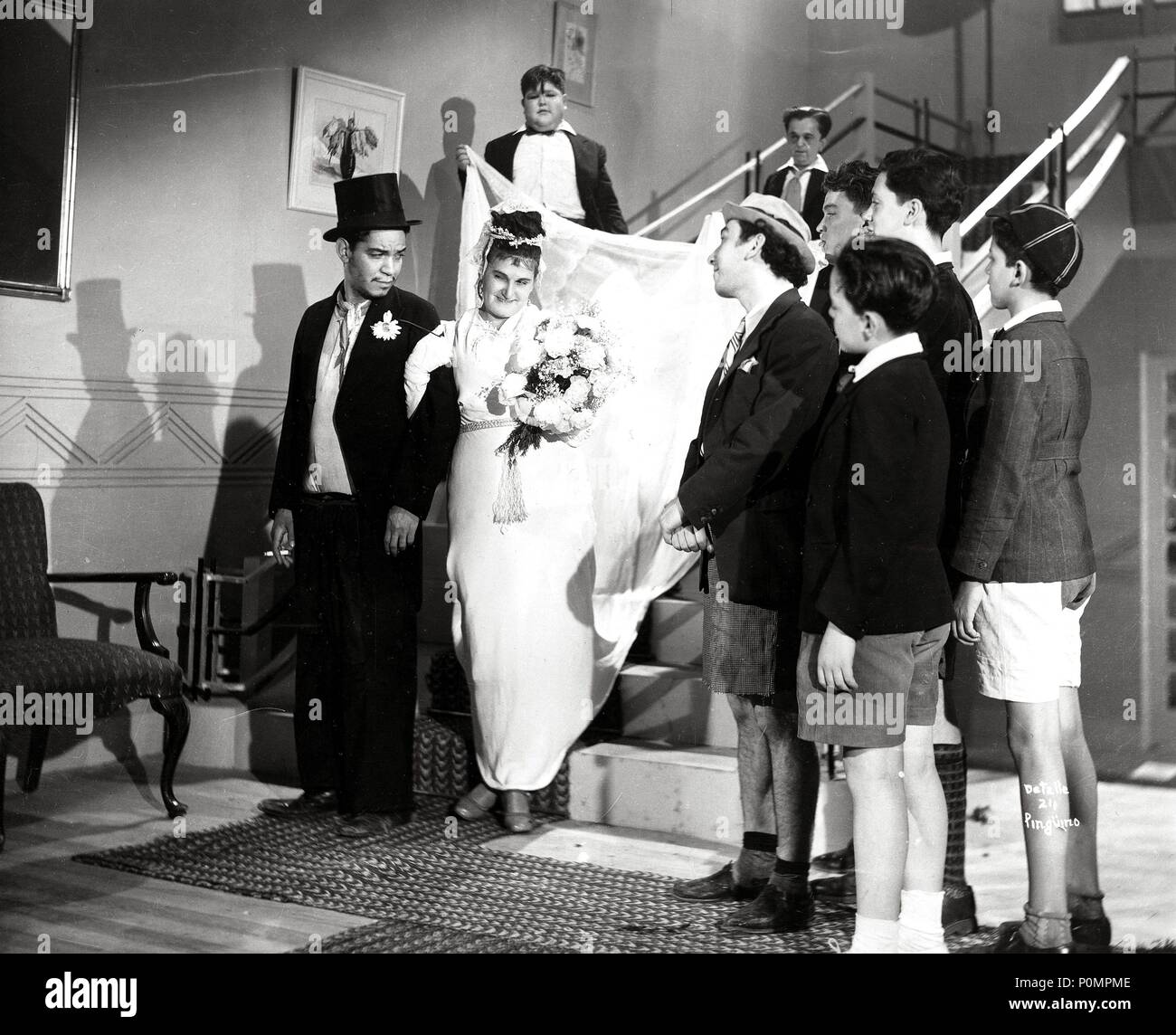 Original Film Title: AHÍ ESTÁ EL DETALLE. English Title: YOU'RE MISSING THE  POINT. Film Director: JUAN BUSTILLO ORO. Year: 1940. Stars: CANTINFLAS; SARA  GARCIA. Credit: BUSTILLO ORO / Album Stock Photo - Alamy