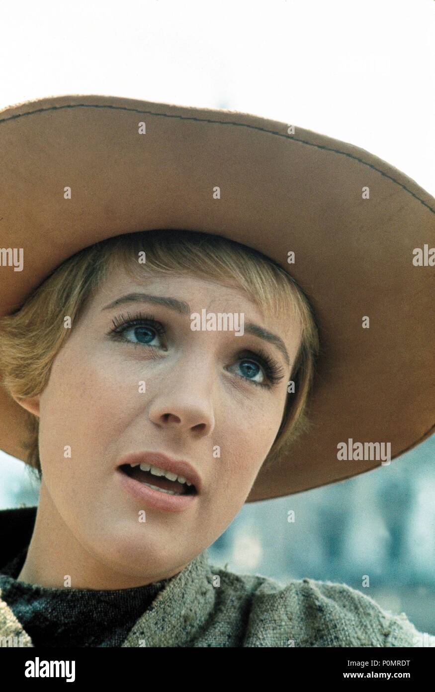 Original Film Title: THE SOUND OF MUSIC.  English Title: THE SOUND OF MUSIC.  Film Director: ROBERT WISE.  Year: 1965.  Stars: JULIE ANDREWS. Credit: 20TH CENTURY FOX / Album Stock Photo