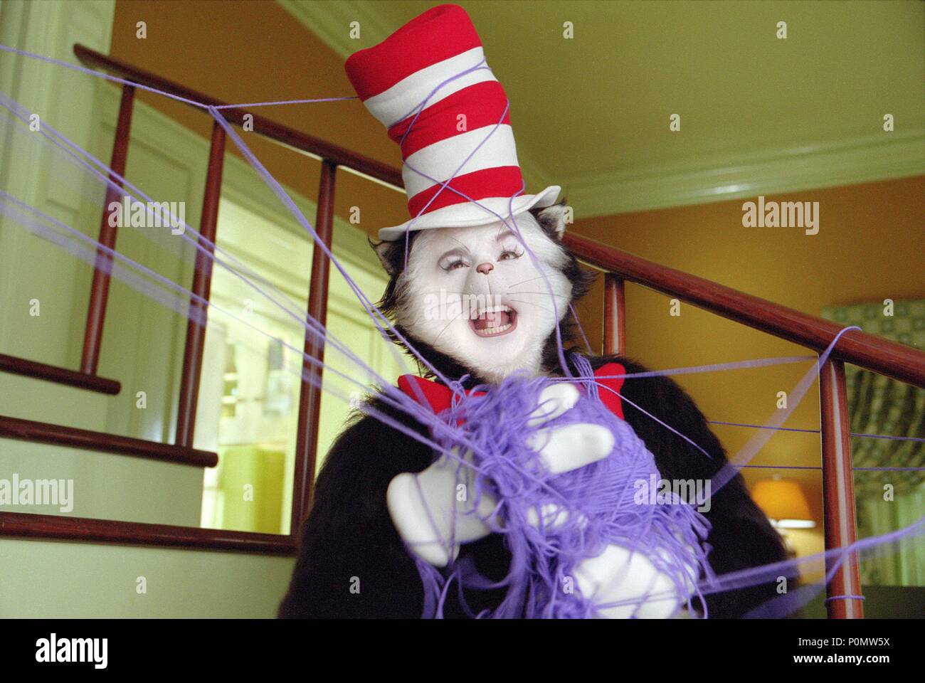 Original Film Title: DR. SEUSS' THE CAT IN THE HAT.  English Title: DR. SEUSS' THE CAT IN THE HAT.  Film Director: BO WELCH.  Year: 2003.  Stars: MIKE MYERS. Credit: UNIVERSAL STUDIOS/DREAMWORKS / GORDON, MELINDA SUE / Album Stock Photo