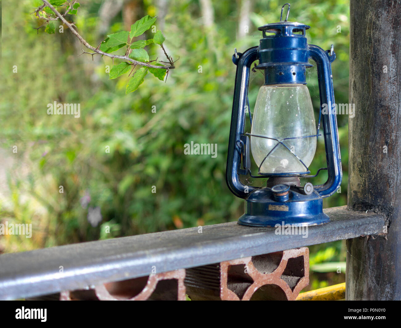Old fashioned wood fence hi-res stock photography and images - Alamy