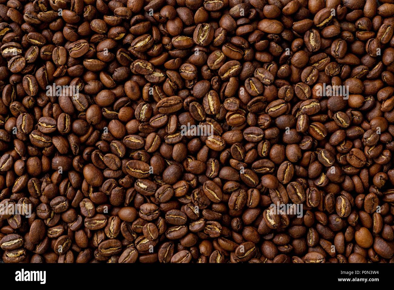 Texture, background. Roasted coffee beans close up Stock Photo - Alamy