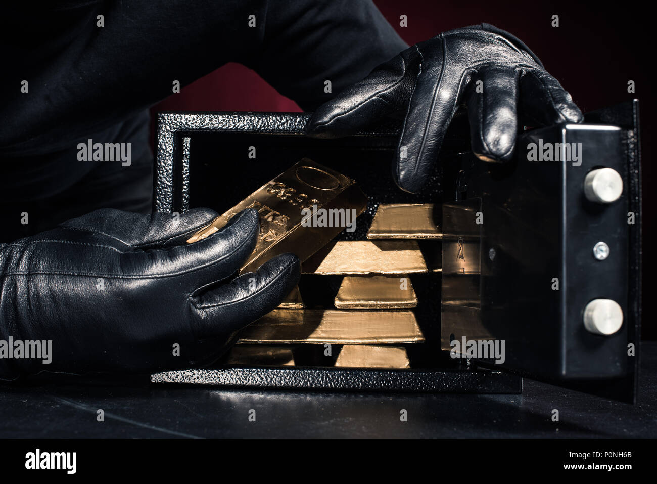 Thief breaking into safe hires stock photography and images Alamy