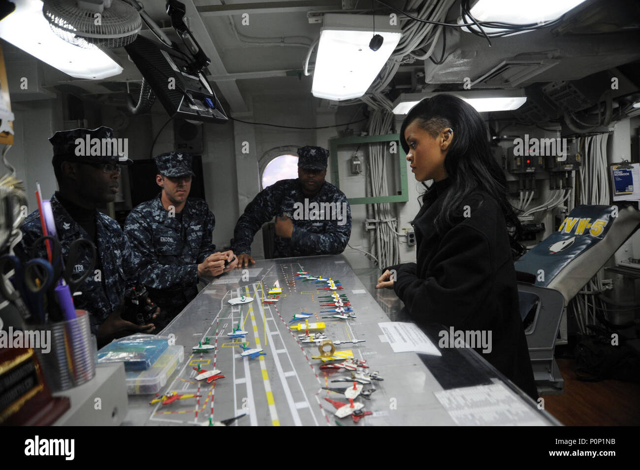 'Battleship' stars aboard USS George Washington 120402-N-ZT599-390 Stock Photo