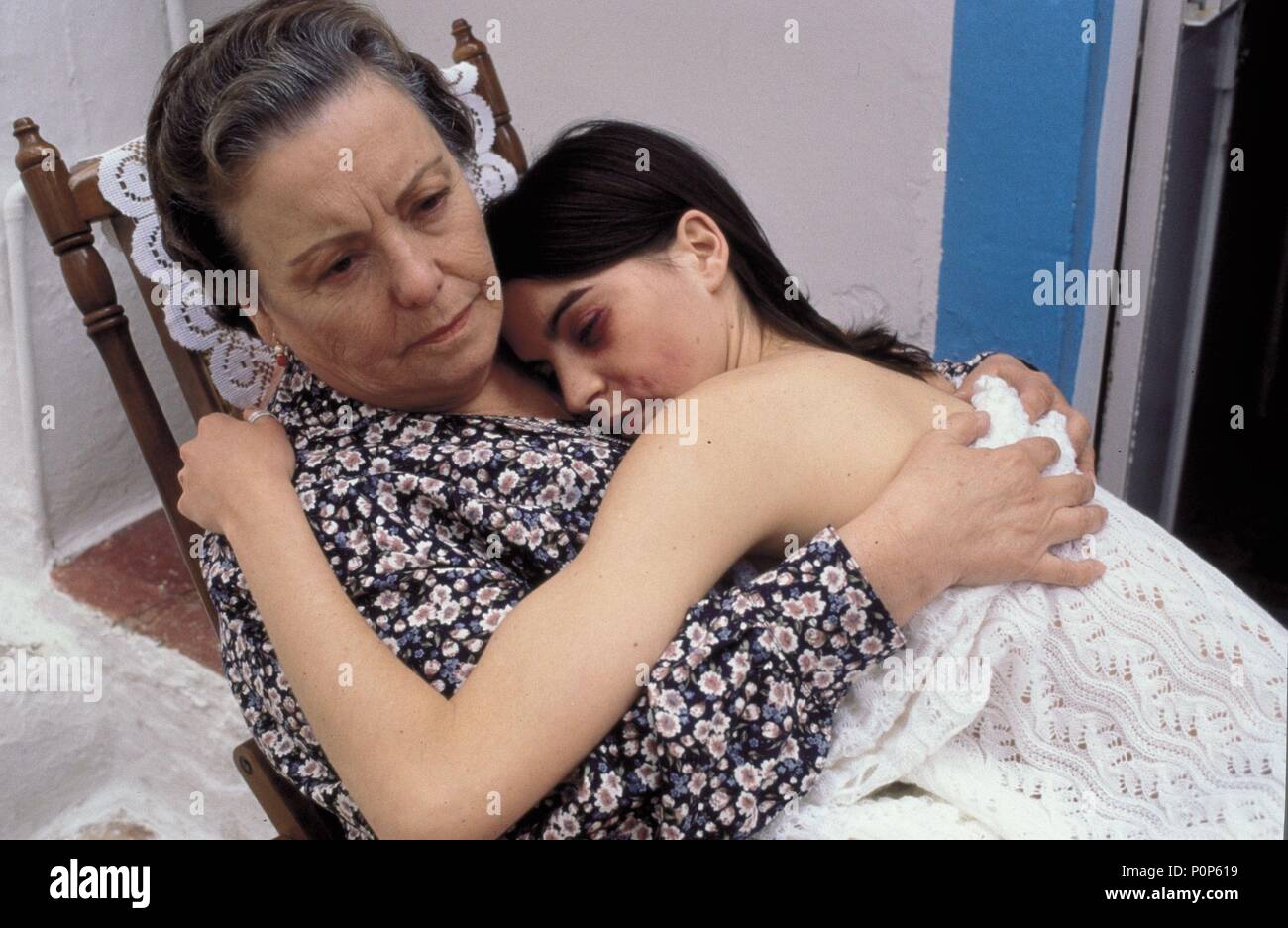 Original Film Title: FUGITIVAS.  English Title: FUGITIVES.  Film Director: MIGUEL HERMOSO.  Year: 2000.  Stars: MARIA GALIANA; LAIA MARULL. Credit: MAESTRANZA FILMS / NIETO, MATIAS / Album Stock Photo