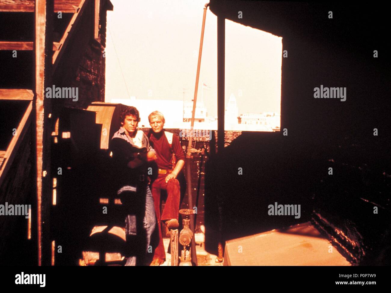Original Film Title: STARSKY & HUTCH.  English Title: STARSKY & HUTCH.  Year: 1975.  Stars: DAVID SOUL; PAUL MICHAEL GLASER. Credit: SPELLING-GOLDBERG PRODUCTIONS / Album Stock Photo