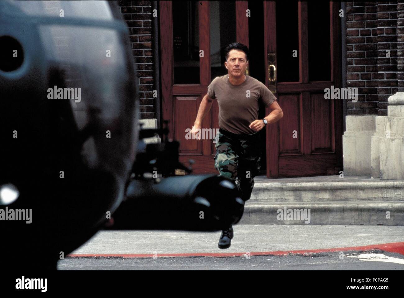 Original Film Title: OUTBREAK.  English Title: OUTBREAK.  Film Director: WOLFGANG PETERSEN.  Year: 1995.  Stars: DUSTIN HOFFMAN. Credit: WARNER BROTHERS / SOREL, PETER / Album Stock Photo