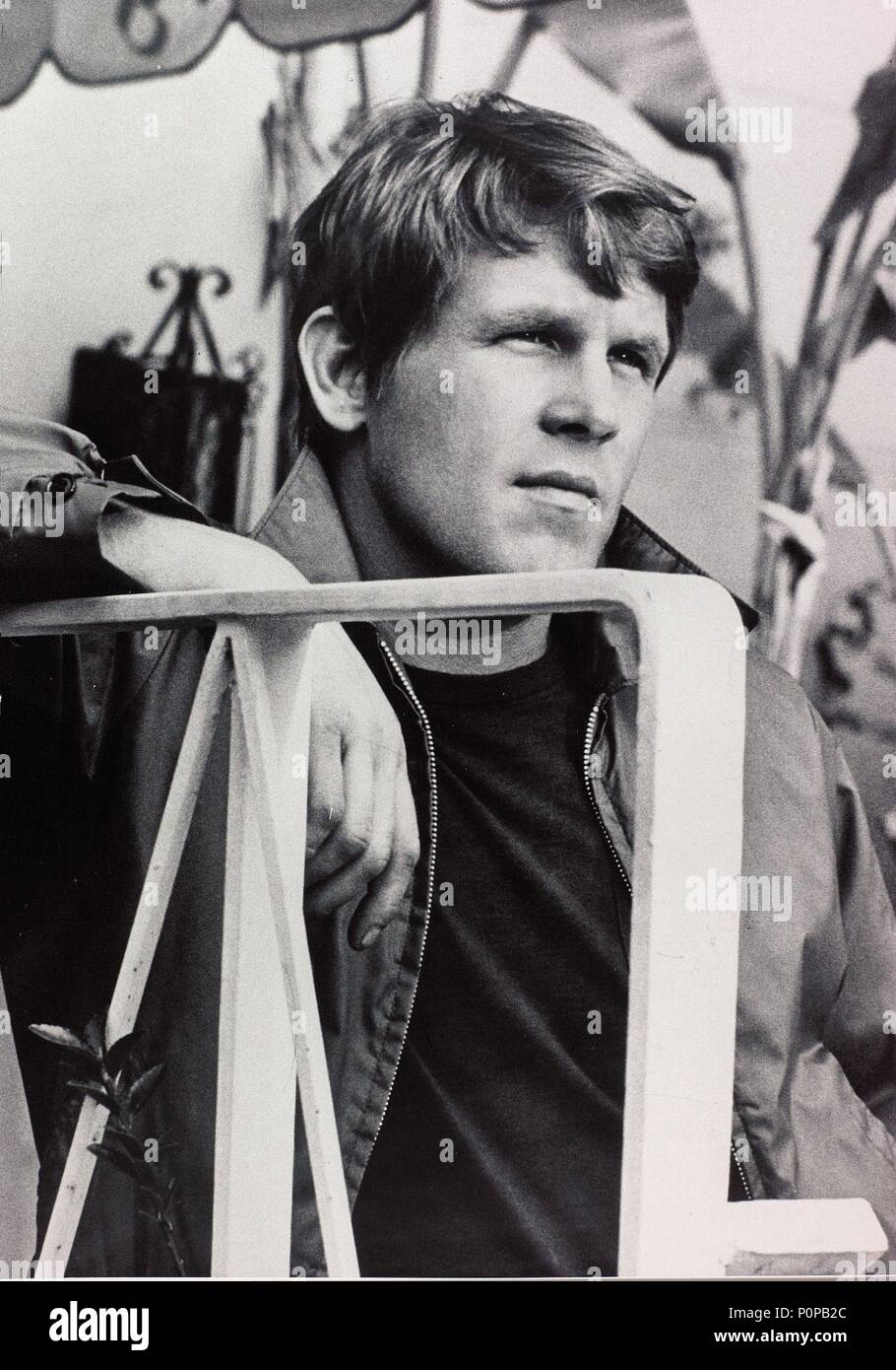 Original Film Title: RICH MAN POOR MAN-TV. English Title: RICH MAN POOR  MAN-TV. Year: 1976. Stars: NICK NOLTE. Credit: UNIVERSAL TV / Album Stock  Photo - Alamy