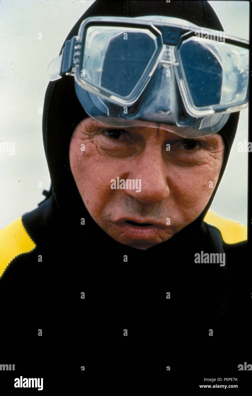 Original Film Title: HEAD ABOVE WATER.  English Title: HEAD ABOVE WATER.  Film Director: JIM WILSON.  Year: 1996.  Stars: HARVEY KEITEL. Credit: FILM LINE FEATURES / Album Stock Photo