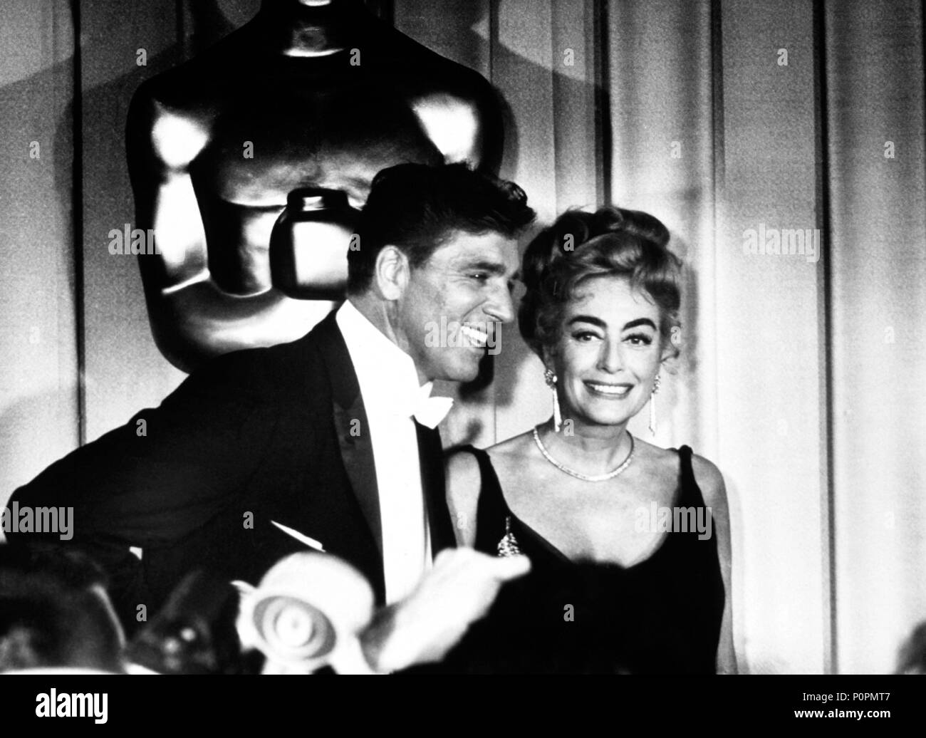 Joan crawford oscar hi-res stock photography and images - Alamy