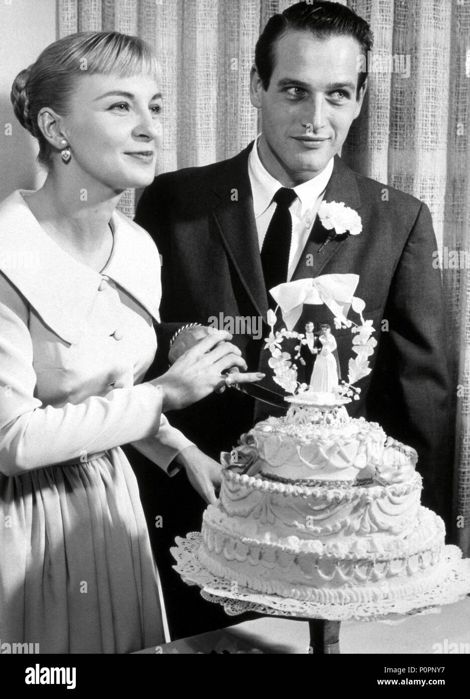 Joanne woodward paul newman hi-res stock photography and images - Page 2 -  Alamy, image size:936x1390