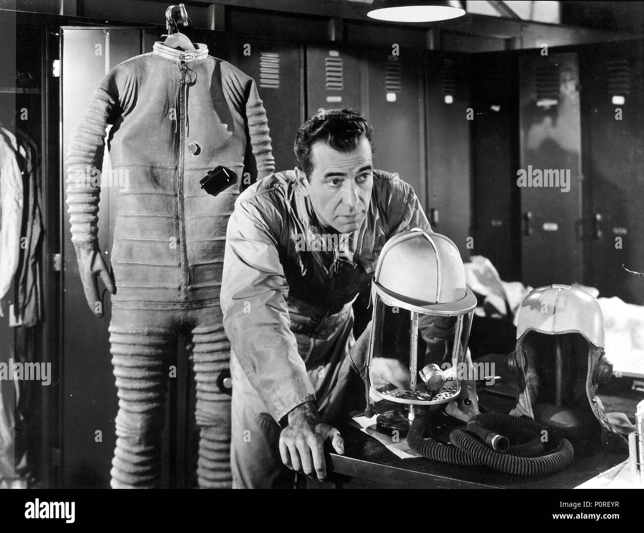 Original Film Title CHAIN LIGHTNING. English Title CHAIN LIGHTNING