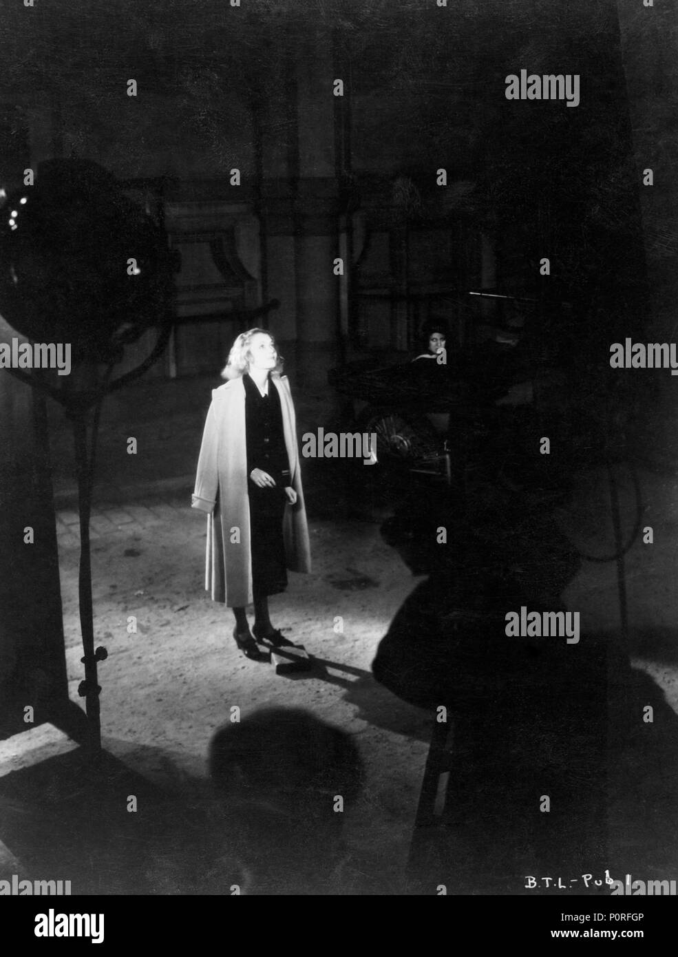 Original Film Title: BORN TO LOVE.  English Title: BORN TO LOVE.  Film Director: PAUL L. STEIN.  Year: 1931.  Stars: CONSTANCE BENNETT. Credit: RKO / Album Stock Photo