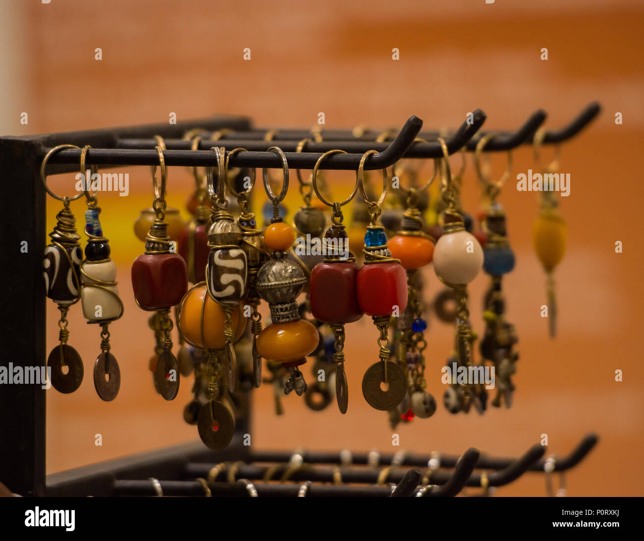 African craft hi-res stock photography and images - Alamy