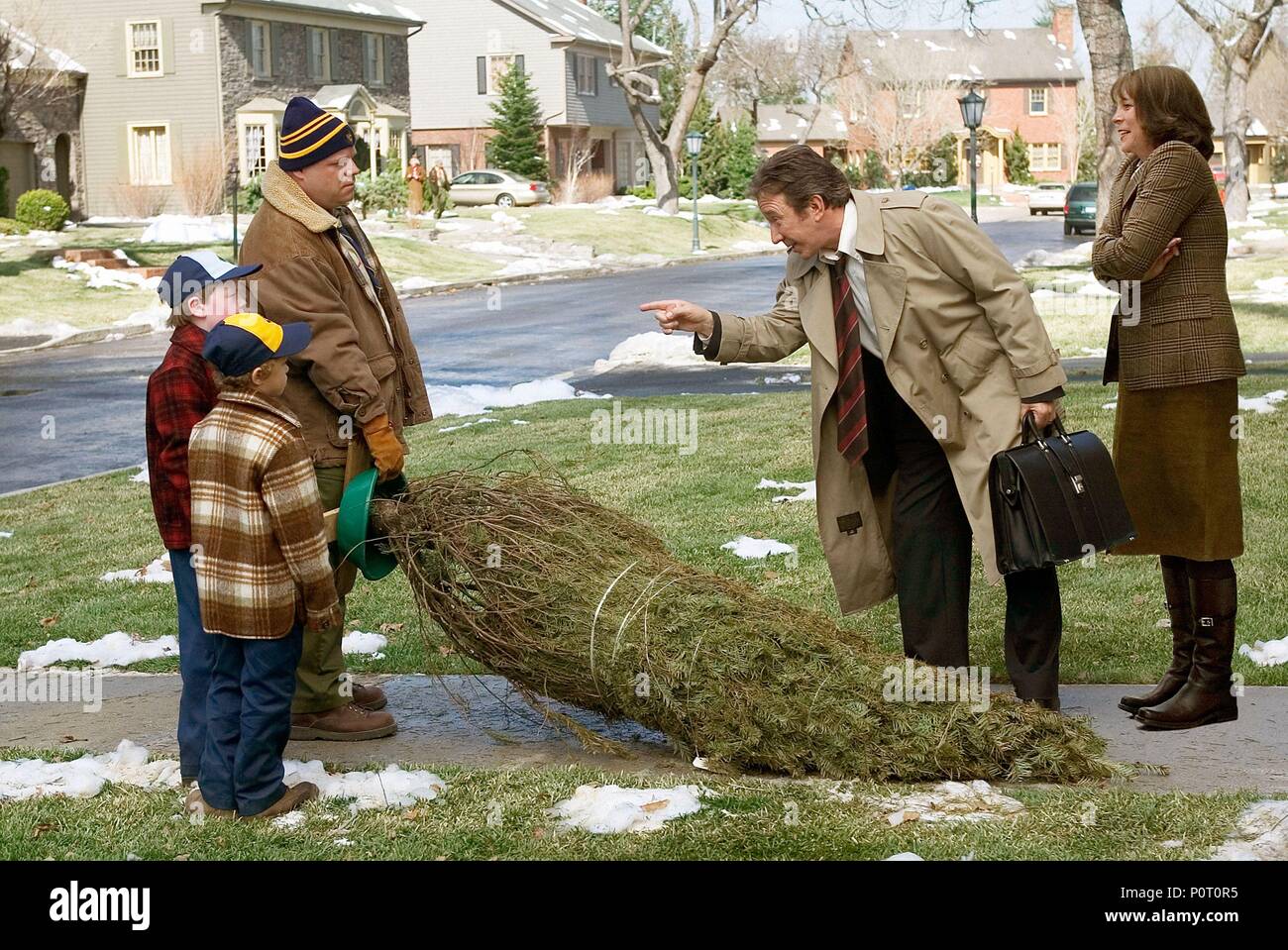 Original Film Title: CHRISTMAS WITH THE KRANKS.  English Title: CHRISTMAS WITH THE KRANKS.  Film Director: JOE ROTH.  Year: 2004.  Stars: JAMIE LEE CURTIS; TIM ALLEN; KEVIN CHAMBERLAIN. Credit: REVOLUTION STUDIOS / ROSENTHAL, ZADE / Album Stock Photo