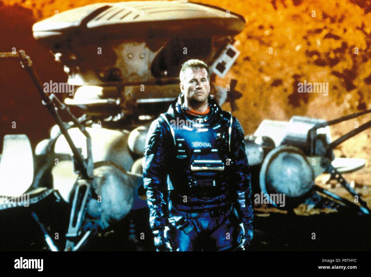 Original Film Title: RED PLANET.  English Title: RED PLANET.  Film Director: ANTHONY HOFFMAN.  Year: 2000.  Stars: VAL KILMER. Credit: WARNER BROS. PICTURES / Album Stock Photo