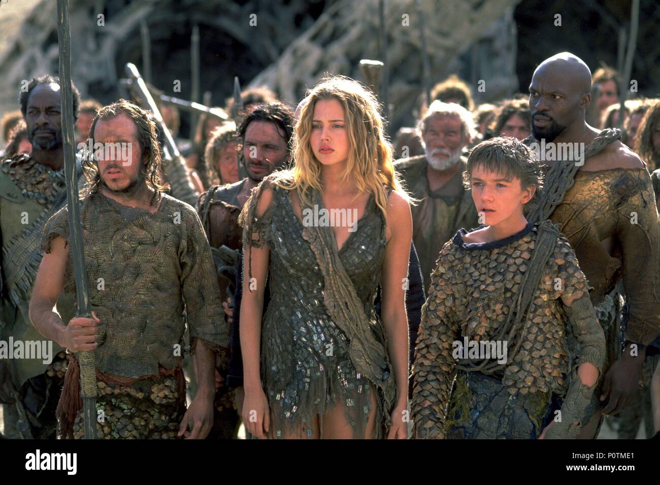 Original Film Title: PLANET OF THE APES.  English Title: PLANET OF THE APES.  Film Director: TIM BURTON.  Year: 2001.  Stars: ESTELLA WARREN. Credit: 20TH CENTURY FOX / EMERSON, SAM / Album Stock Photo