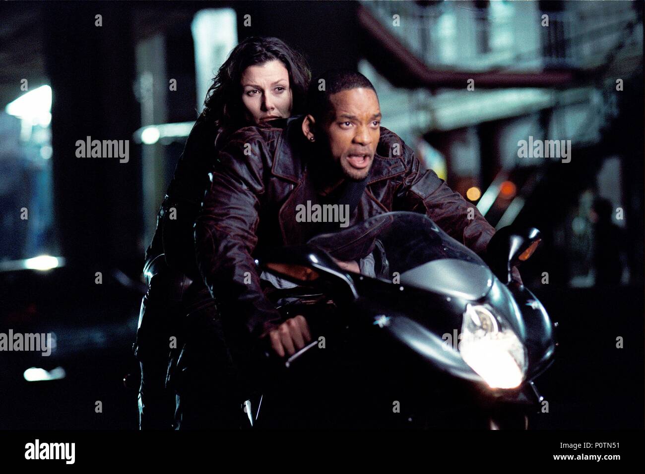 I robot bridget moynahan will smith 2004 hi-res stock photography and  images - Alamy
