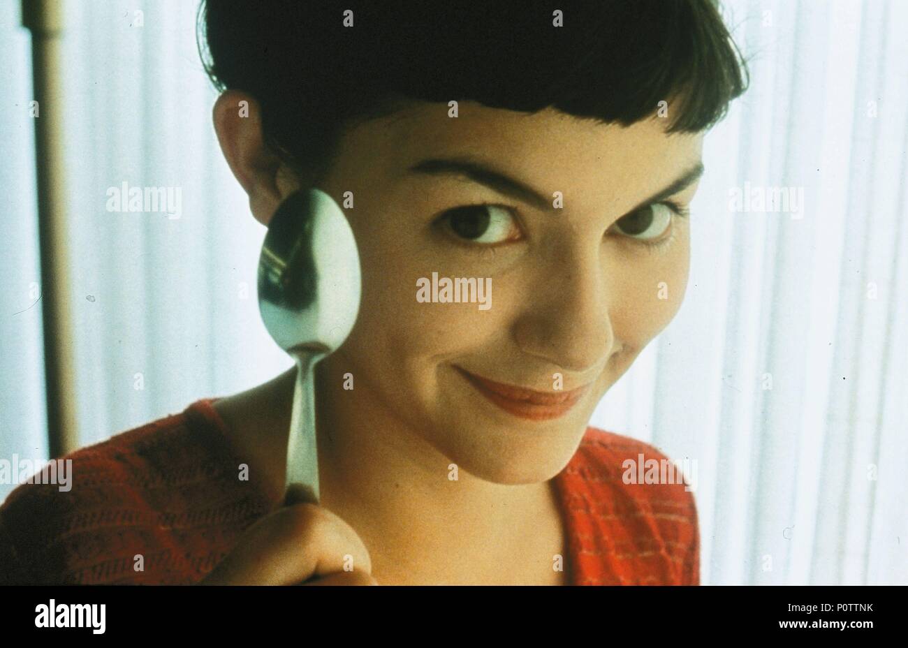 Original Film Title: LE FABULEUX DESTIN D'AMÉLIE POULAIN.  English Title: AMÉLIE.  Film Director: JEAN-PIERRE JEUNET.  Year: 2001.  Stars: AUDREY TAUTOU. Copyright: Editorial inside use only. This is a publicly distributed handout. Access rights only, no license of copyright provided. Mandatory authorization to Visual Icon (www.visual-icon.com) is required for the reproduction of this image. Credit: VICTORIE PRODUCTIONS/UGC IMAGES/TAPIOCA FILMS/FRANCE 3 CINEM / Album Stock Photo