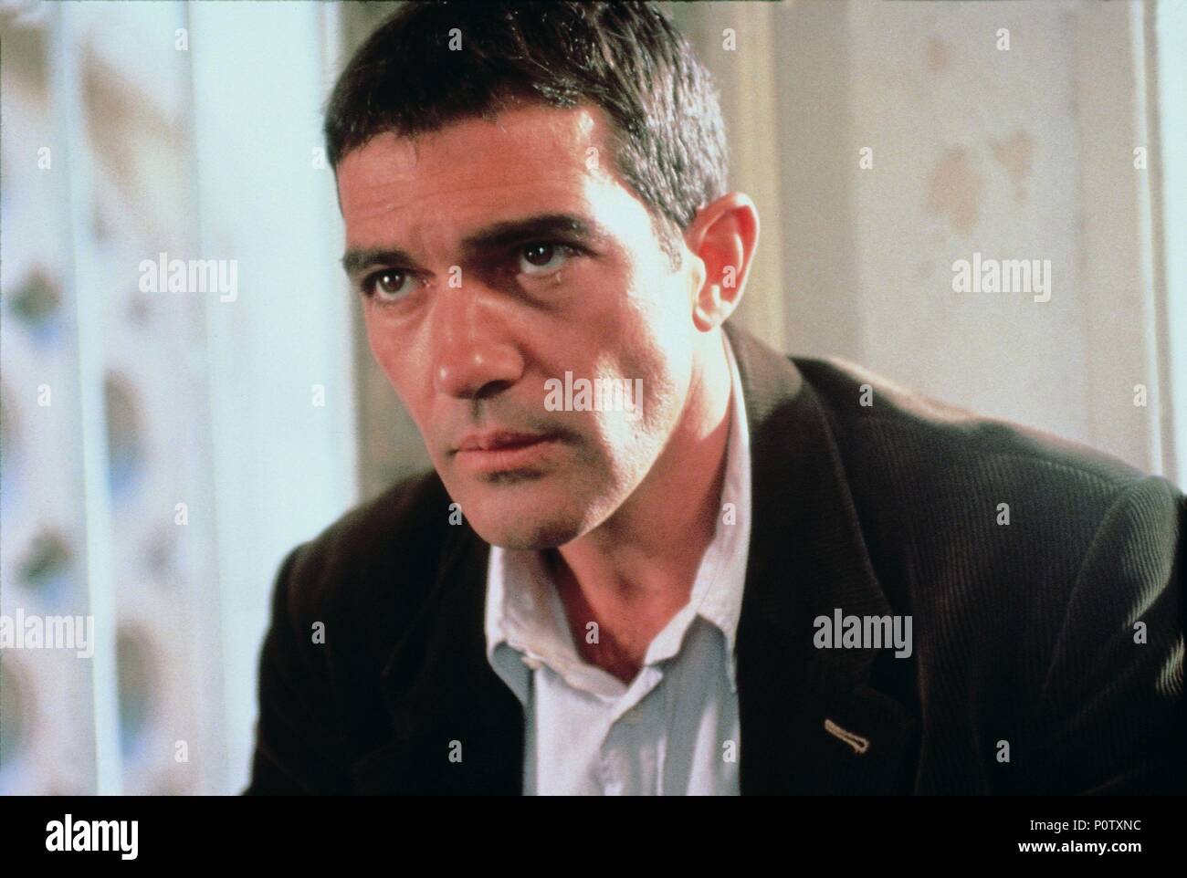 Antonio banderas body 2001 hi-res stock photography and