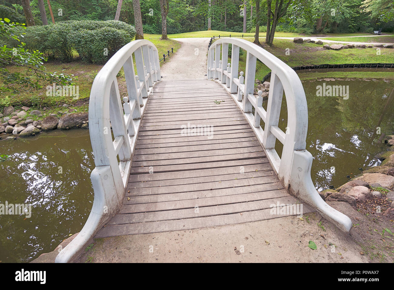 Wooden bridge garden hi-res stock photography and images - Alamy