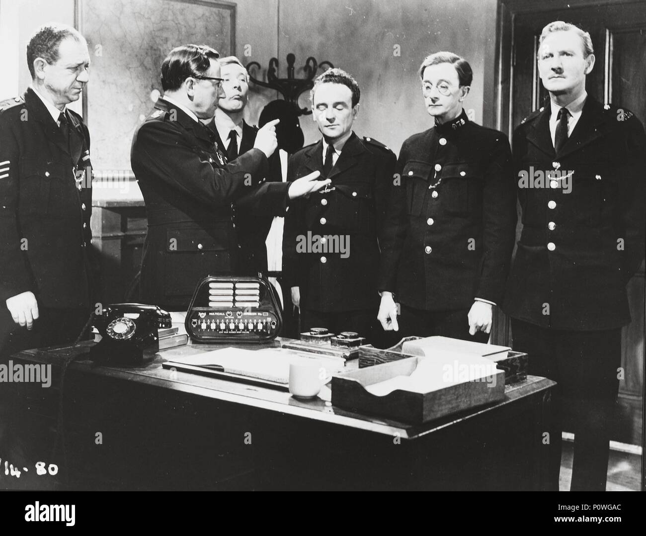 Original Film Title: CARRY ON, CONSTABLE.  English Title: CARRY ON, CONSTABLE.  Film Director: GERALD THOMAS.  Year: 1960.  Stars: CHARLES HAWTREY; KENNETH WILLIAMS; SID JAMES; KENNETH CONNOR; LESLIE PHILLIPS; CYRIL CHAMBERLAIN. Credit: ANGLO AMALGAMATED / Album Stock Photo