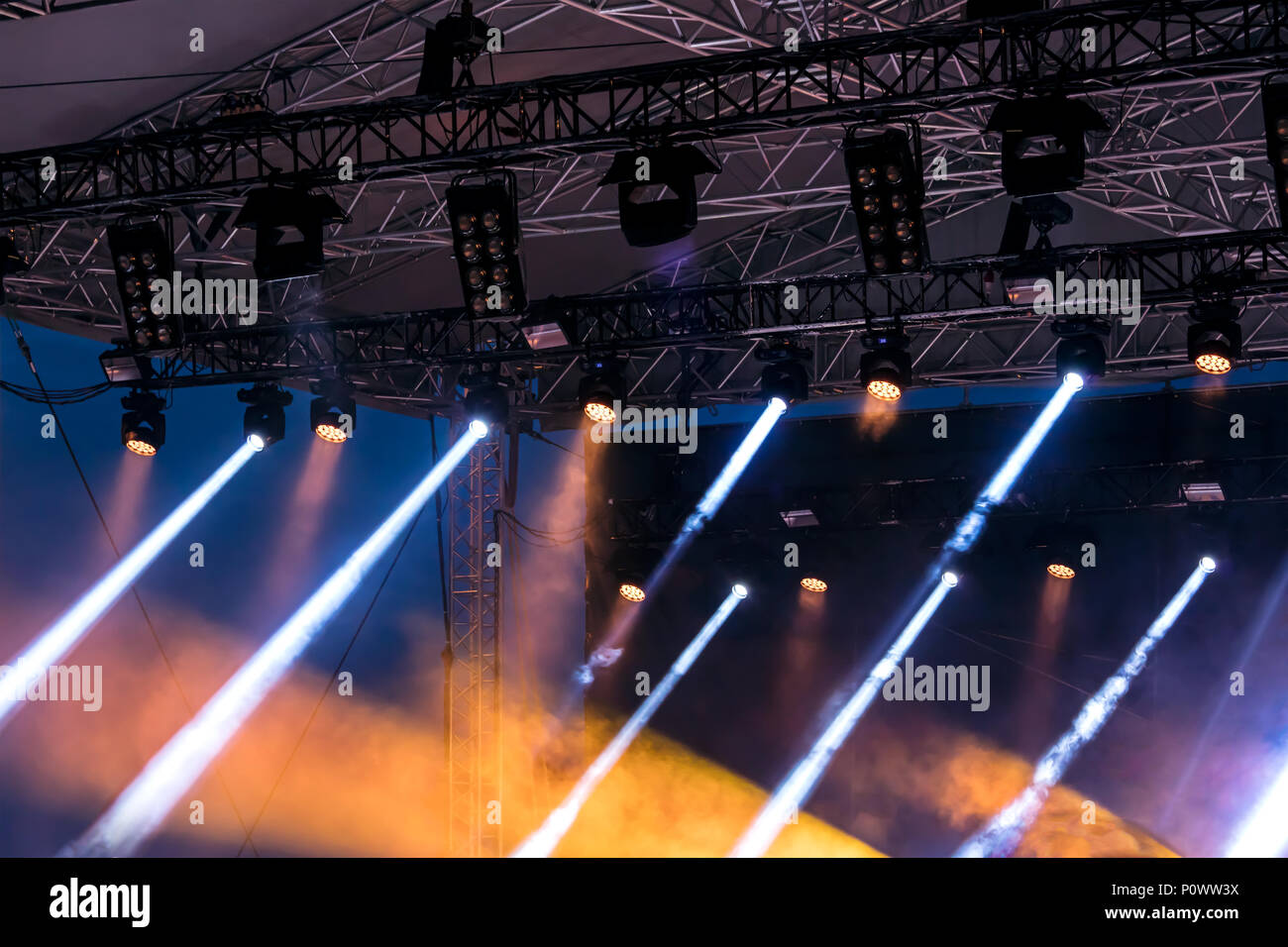 Stage white smoke spotlight hi-res stock photography and images - Alamy