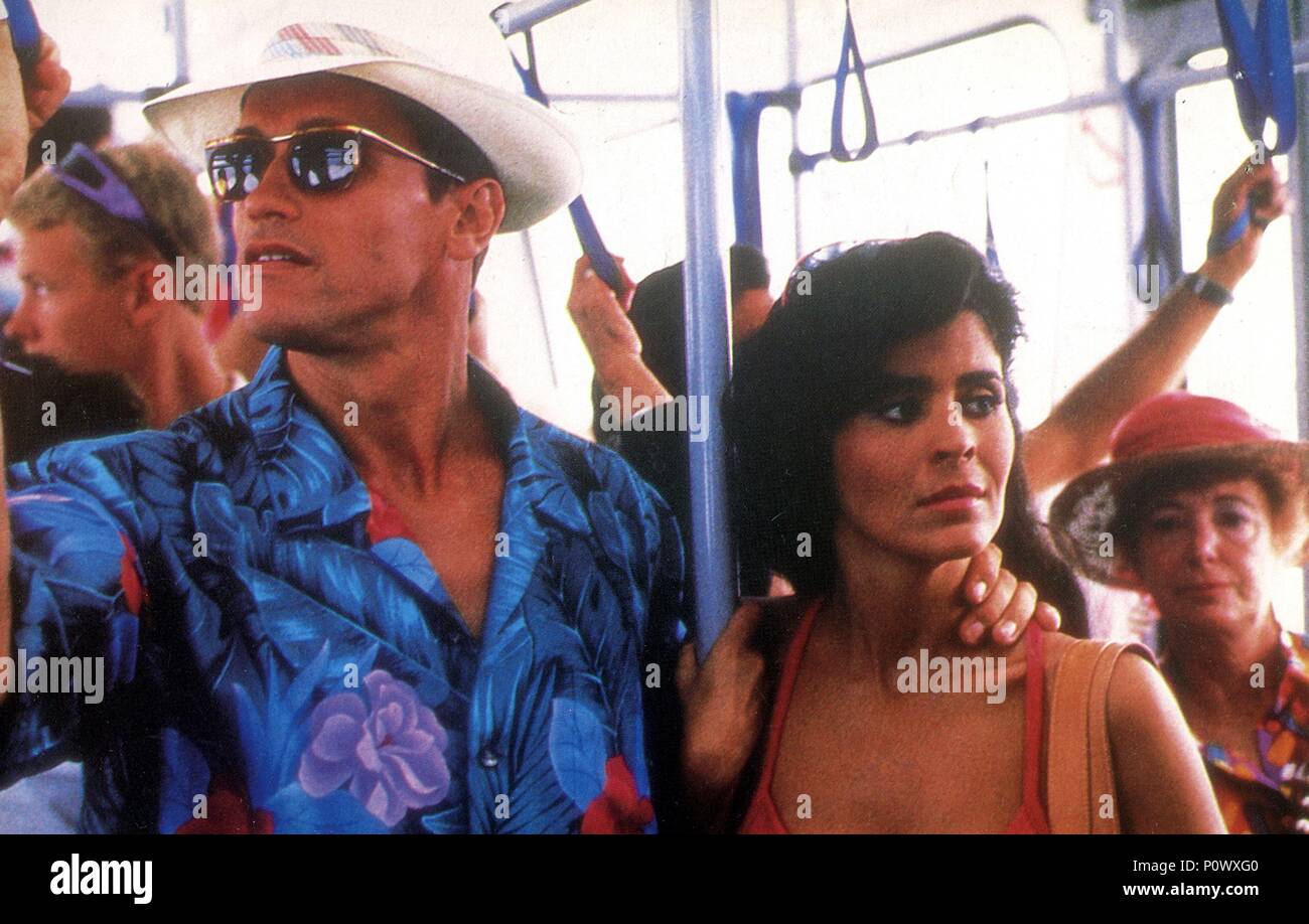 Original Film Title: THE RUNNING MAN. English Title: THE RUNNING MAN. Film  Director: PAUL MICHAEL GLASER. Year: 1987. Stars: MARIA CONCHITA ALONSO;  ARNOLD SCHWARZENEGGER. Credit: TRI STAR PICTURES / Album Stock Photo - Alamy