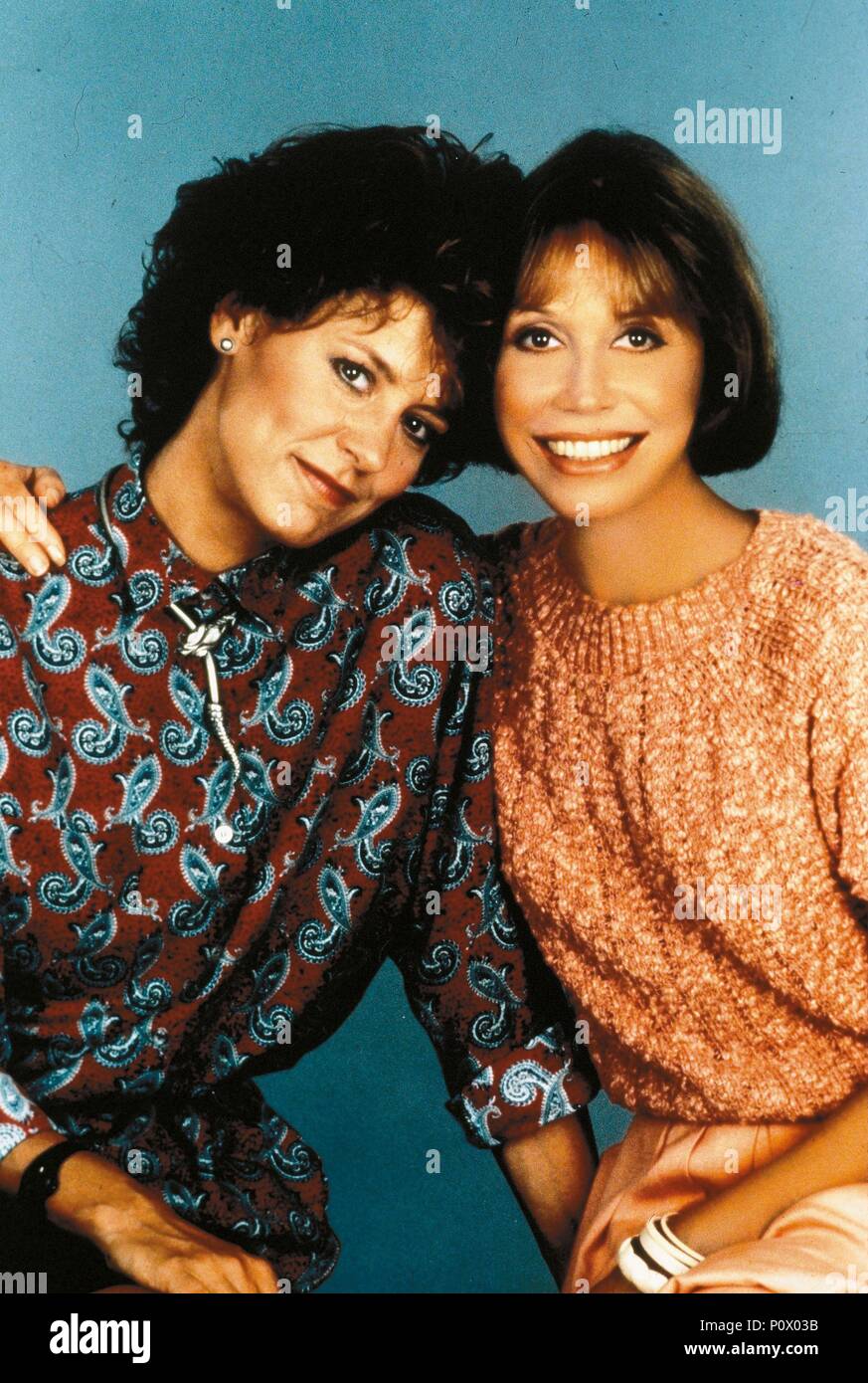 Original Film Title: JUST BETWEEN FRIENDS.  English Title: JUST BETWEEN FRIENDS.  Film Director: ALLAN BURNS.  Year: 1986.  Stars: CHRISTINE LAHTI; MARY TYLER MOORE. Credit: ORION PICTURES / Album Stock Photo