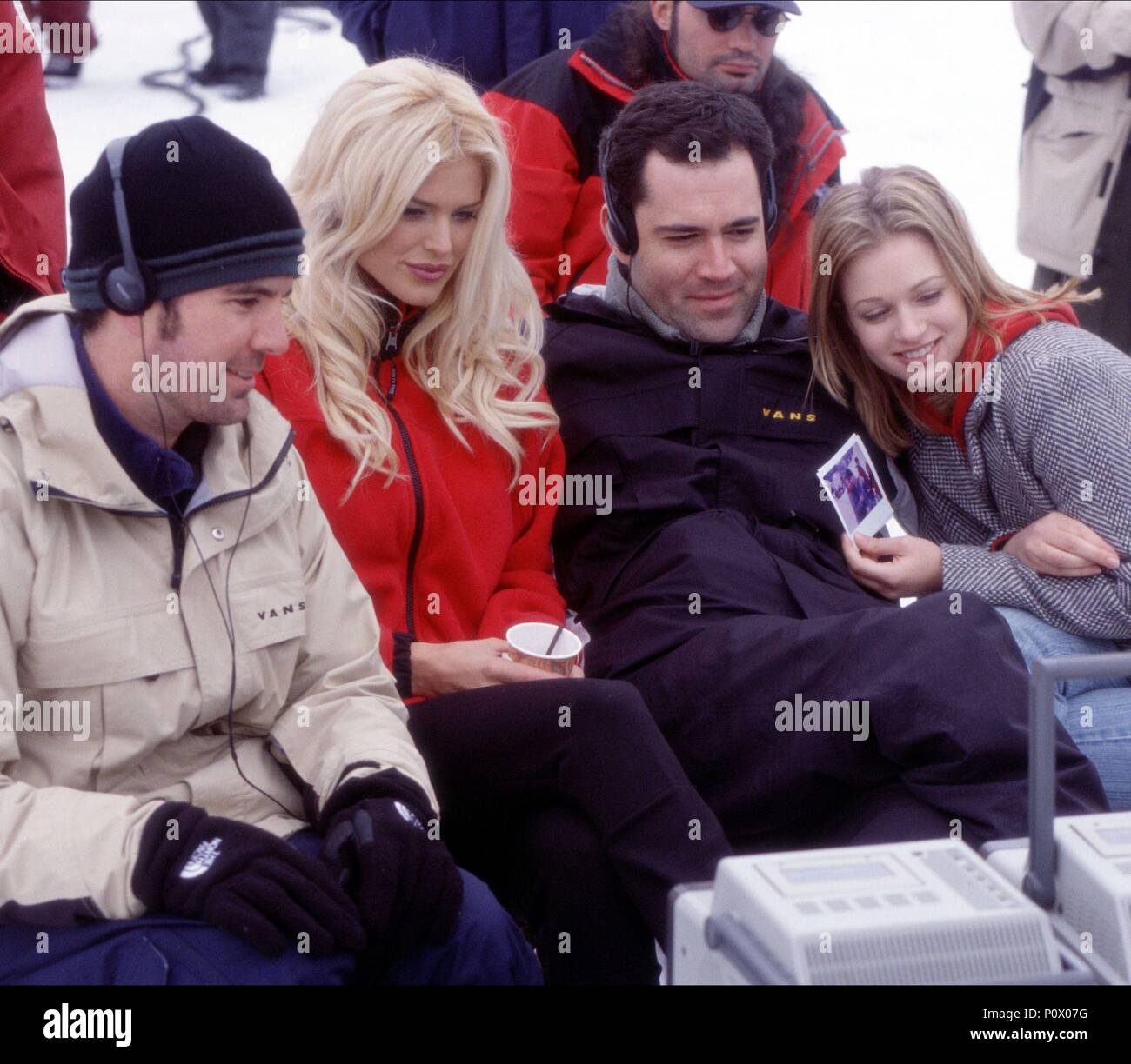 Original Film Title: OUT COLD.  English Title: OUT COLD.  Film Director: THE MALLOYS; BRENDAN MALLOY; EMMETT MALLOY.  Year: 2001.  Stars: VICTORIA SILVSTEDT; A. J. COOK; EMMETT MALLOY. Credit: TOUCHSTONE PICTURES / Album Stock Photo
