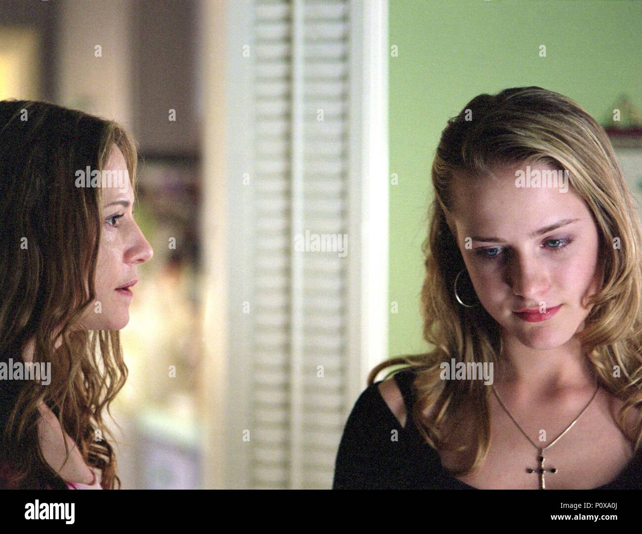 Original Film Title: THIRTEEN.  English Title: THIRTEEN.  Film Director: CATHERINE HARDWICKE.  Year: 2003.  Stars: HOLLY HUNTER; EVAN RACHEL WOOD. Credit: 20TH CENTURY FOX / FOX, ANNE MARIE / Album Stock Photo