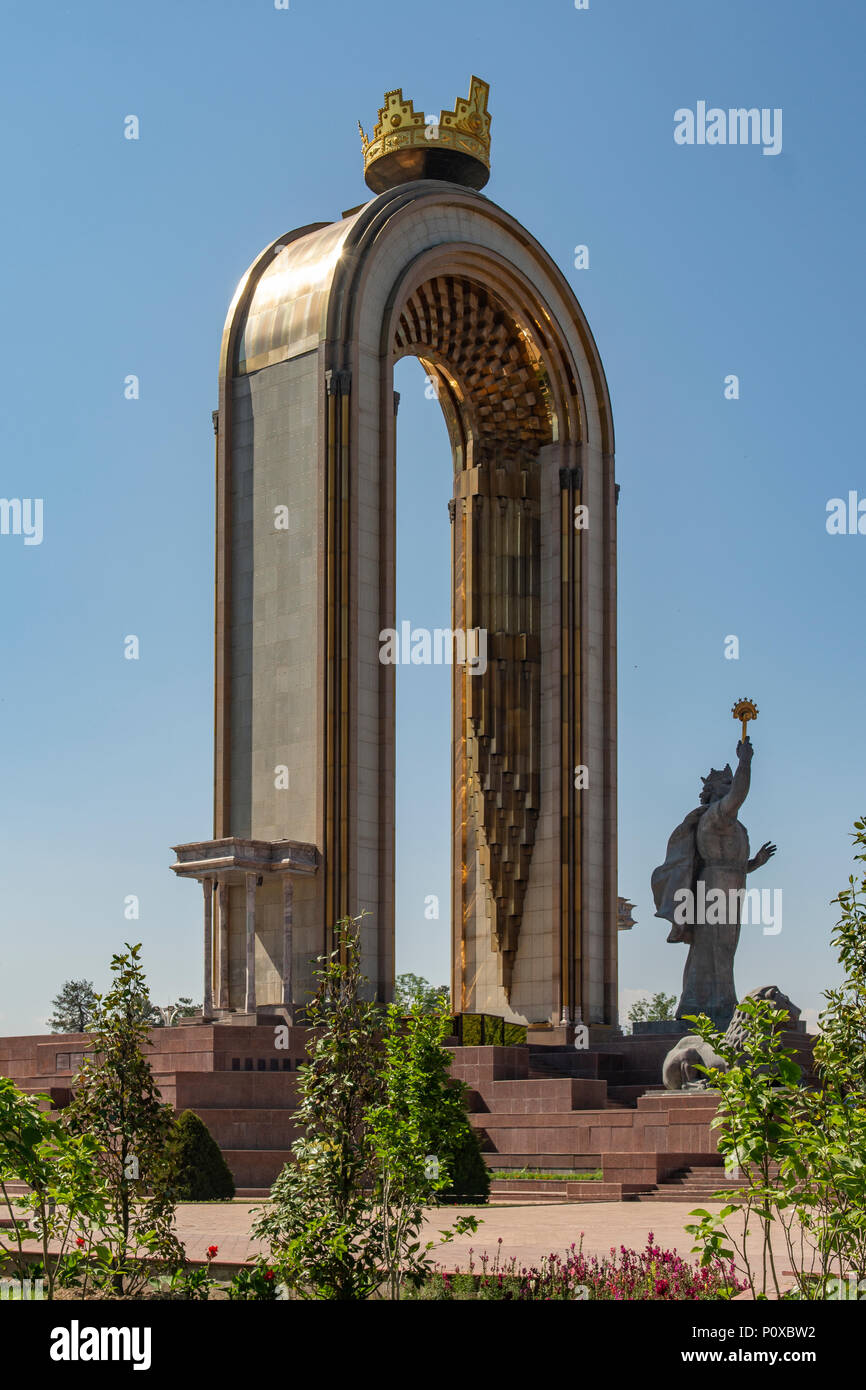 Ismoili Somoni Statue and Arch, Dushanbe, Tajikistan Stock Photo - Alamy