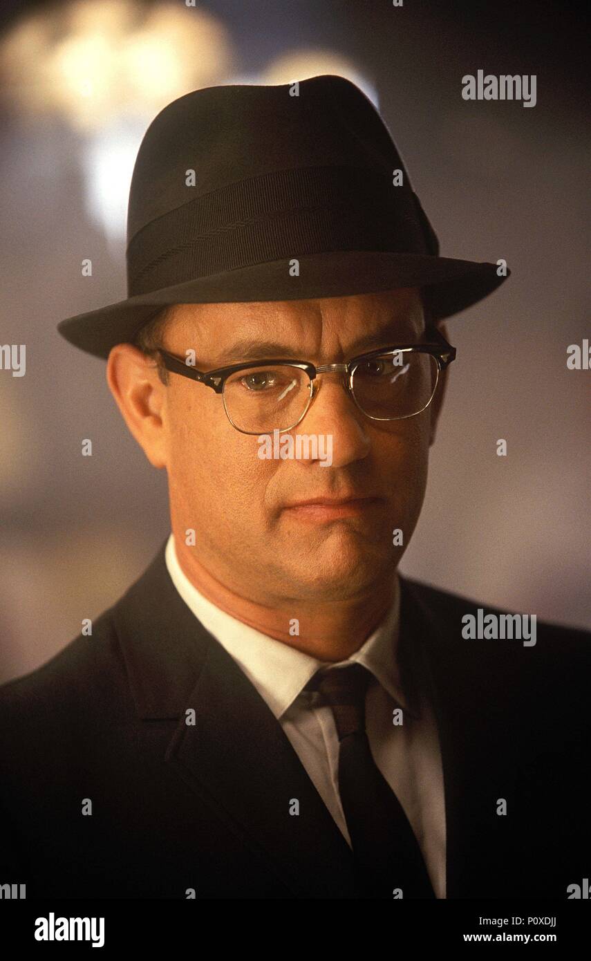 Original Film Title: CATCH ME IF YOU CAN. English Title: CATCH ME IF YOU  CAN. Film Director: STEVEN SPIELBERG. Year: 2002. Stars: TOM HANKS. Credit:  DREAMWORKS / COOPER, ANDREW / Album Stock Photo - Alamy, image size:855x1390