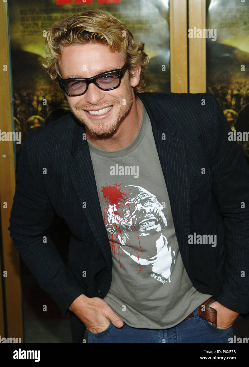 Simon Baker arriving at the Land of The Dead Premiere at the National Theatre in Los Angeles. June, 20. 2005.01 BakerSimon 032 Red Carpet Event, Vertical, USA, Film Industry, Celebrities,  Photography, Bestof, Arts Culture and Entertainment, Topix Celebrities fashion /  Vertical, Best of, Event in Hollywood Life - California,  Red Carpet and backstage, USA, Film Industry, Celebrities,  movie celebrities, TV celebrities, Music celebrities, Photography, Bestof, Arts Culture and Entertainment,  Topix, vertical, one person,, from the years , 2003 to 2005, inquiry tsuni@Gamma-USA.com - Three Quarte Stock Photo