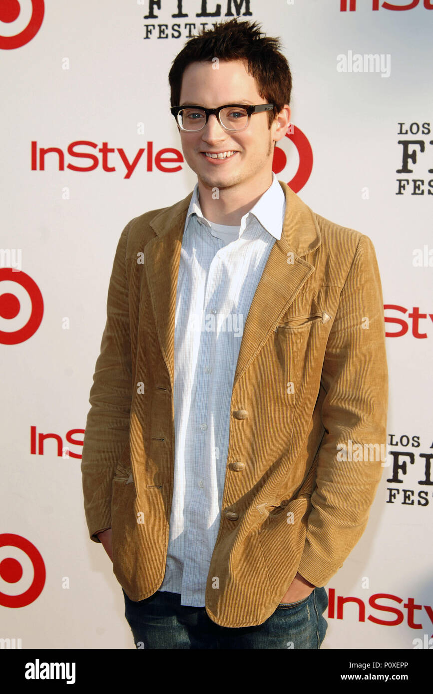 Elijah Wood arriving at the Down In The Valley Premiere at ht e LA Film Festival Opening Night at the Arclight Theatre in Los Angeles. June 16, 2005.02 WoodElijah018 Red Carpet Event, Vertical, USA, Film Industry, Celebrities,  Photography, Bestof, Arts Culture and Entertainment, Topix Celebrities fashion /  Vertical, Best of, Event in Hollywood Life - California,  Red Carpet and backstage, USA, Film Industry, Celebrities,  movie celebrities, TV celebrities, Music celebrities, Photography, Bestof, Arts Culture and Entertainment,  Topix, vertical, one person,, from the years , 2003 to 2005, inq Stock Photo