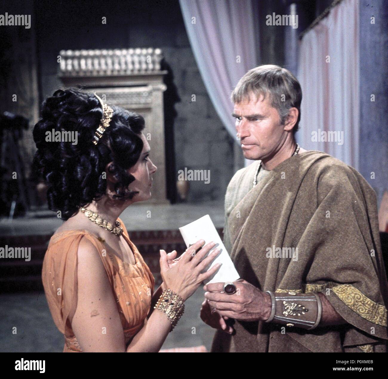 Original Film Title: ANTONY AND CLEOPATRA.  English Title: ANTONY AND CLEOPATRA.  Film Director: CHARLTON HESTON.  Year: 1972.  Stars: MARCUS ANTONIUS; CHARLTON HESTON; HILDEGARDE NEIL. Credit: RANK / Album Stock Photo