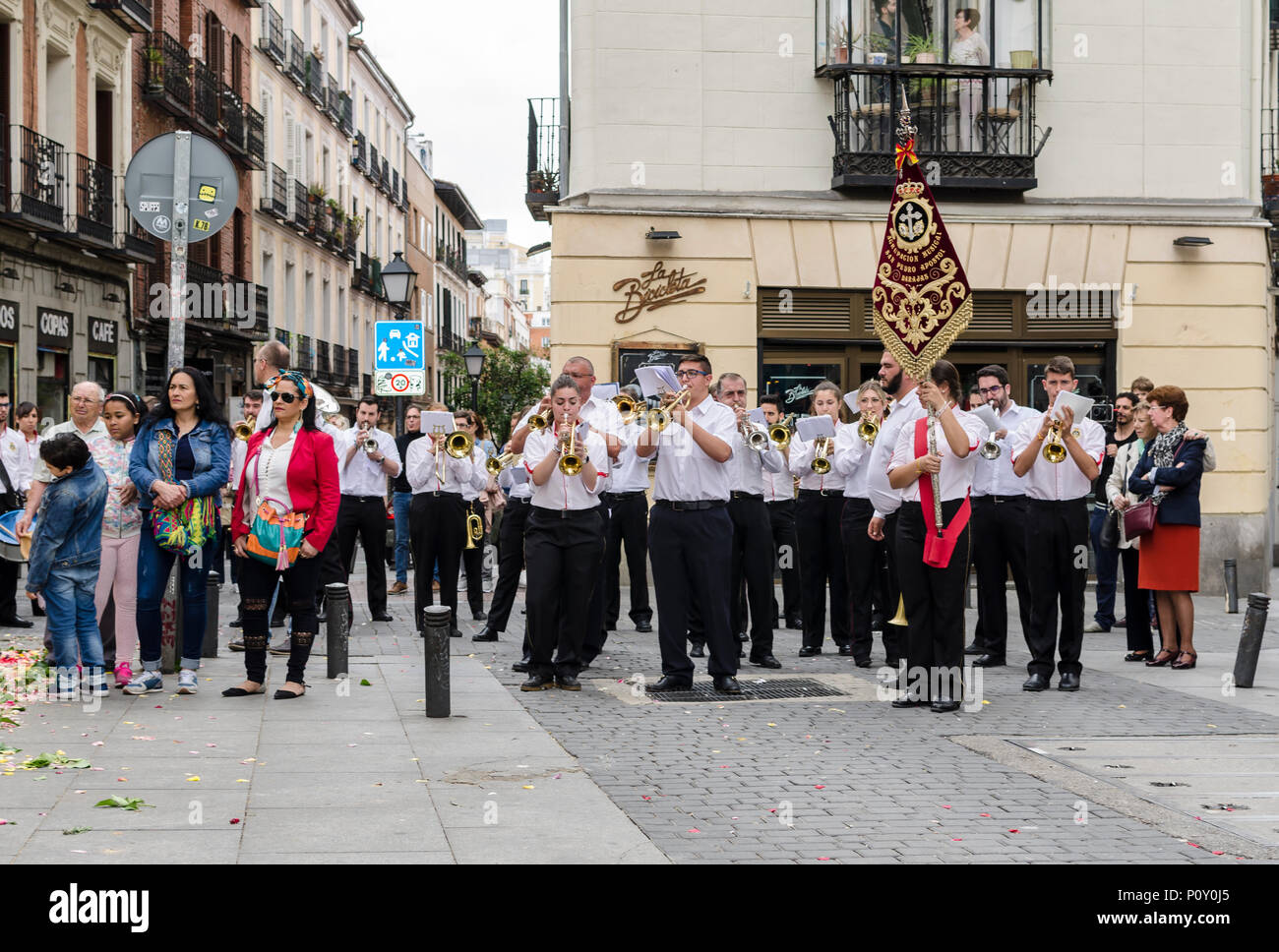 Madrid, Spain, 10 th June, 2018. A view of San Ildefonso procession in Malasaña quarter with musicians. Madrid, Spain on 10 th June 2018. Credit: Enrique davó/Alamy Live News. Stock Photo