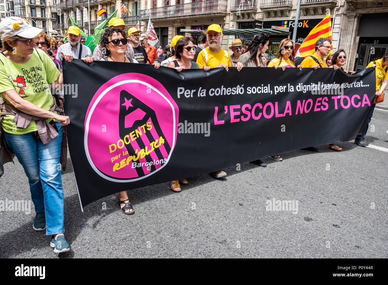 Barcelona, Spain. 10th June 2018. Several demonstrators are seen with a banner with the text 'School should not be touched'.. Hundreds of people called by the major unions of education have attended the demonstration to defend education and in support of one of the secondary schools that has suffered most from the repression of the Spanish state.Professors of the Palau Institute have been accused and prosecuted for 'indoctrination' for defending the right to vote on October 1. Credit: SOPA Images Limited/Alamy Live News Stock Photo