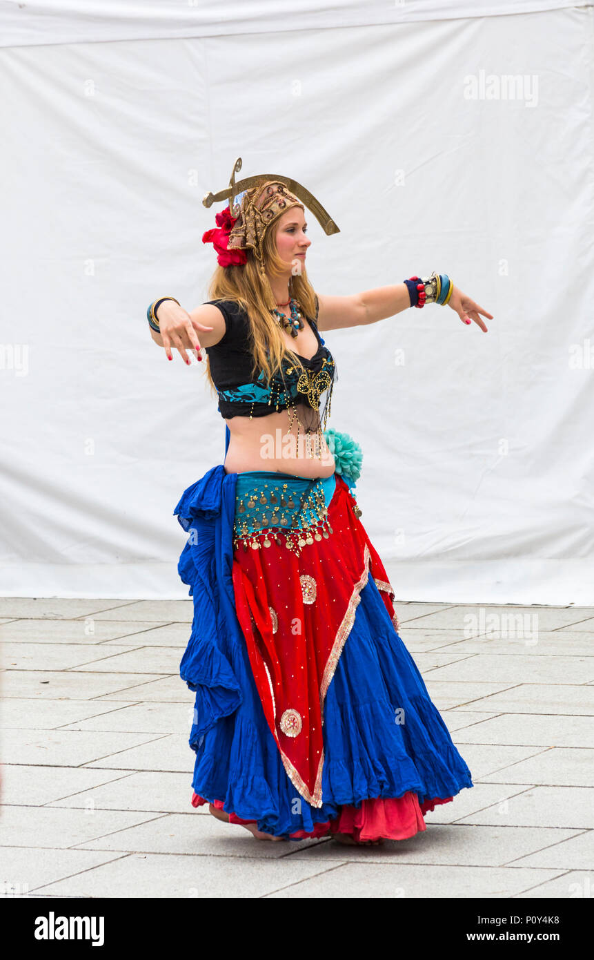 Wimborne, Dorset, UK. 10th June 2018. Crowds flock to Wimborne Folk Festival for a day of fun watching the dancers and listening to the music. Barefoot Bellydance perform tribal style belly dance. belly dancer belly dancers bellydancer bellydancers belly dancing bellydancing belly dance bellydance. belly dancer balancing sword on head - full length. Credit: Carolyn Jenkins/Alamy Live News Stock Photo