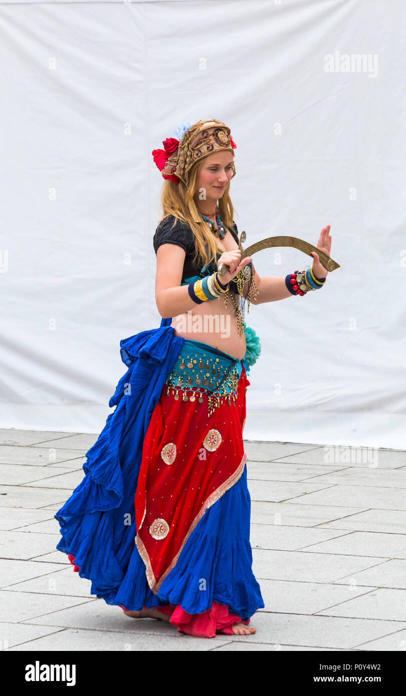 Wimborne, Dorset, UK. 10th June 2018. Crowds flock to Wimborne Folk Festival for a day of fun watching the dancers and listening to the music. Barefoot Bellydance perform tribal style belly dance. belly dancer belly dancers bellydancer bellydancers belly dancing bellydancing belly dance bellydance. belly dancer holding sword - full length. Credit: Carolyn Jenkins/Alamy Live News Stock Photo