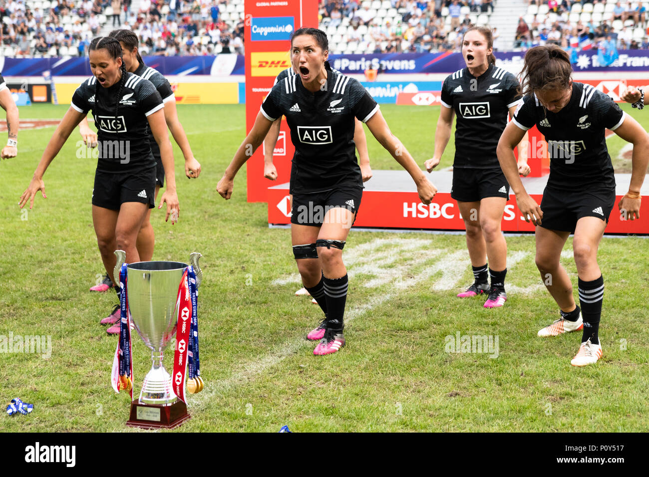 Paris, France. 10th Jun, 2018. New Zealand women rugby sevens performs a haka after winning HSBC Sevens Series in Paris, France, June 10th 2018. Stock Photo